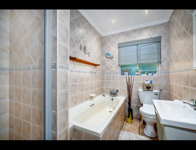 4 BEDROOM TOWNHOUSE TO LET IN SUNDOWNER